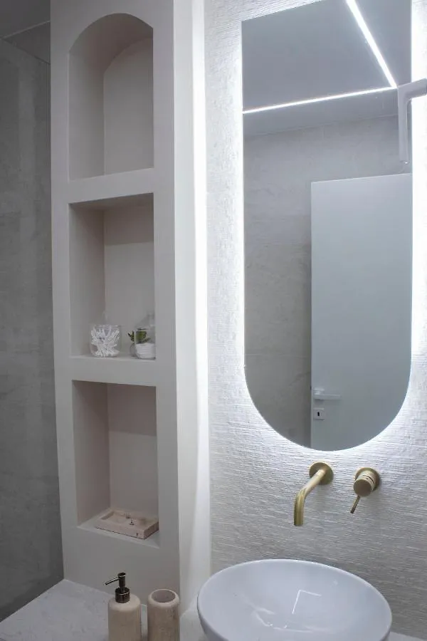 Stylish Modern Classic Apartment Salonic Grecia